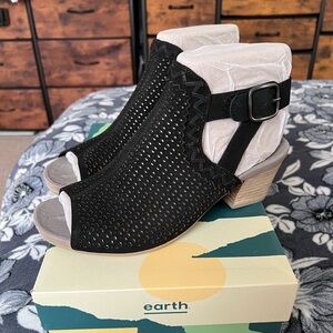 Earth Women's Ivy Syrah Sandal